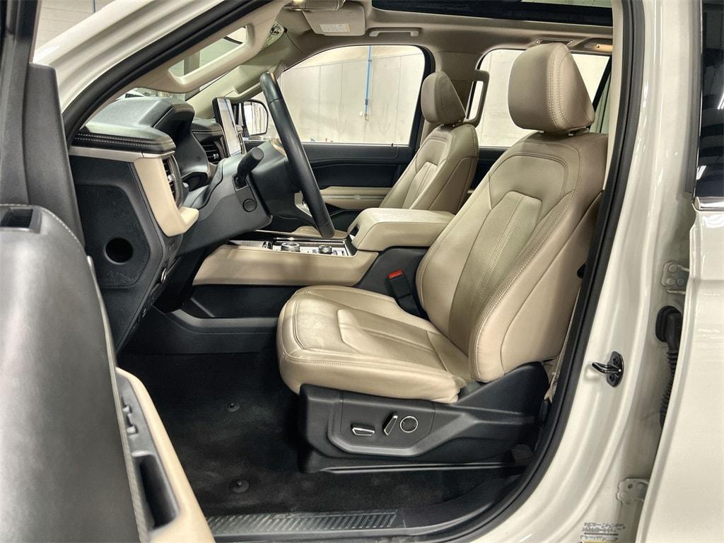 used 2024 Ford Expedition car, priced at $62,421