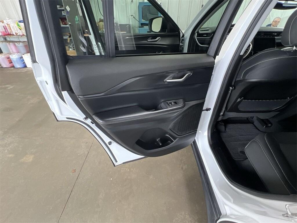 used 2024 Jeep Grand Cherokee car, priced at $31,924