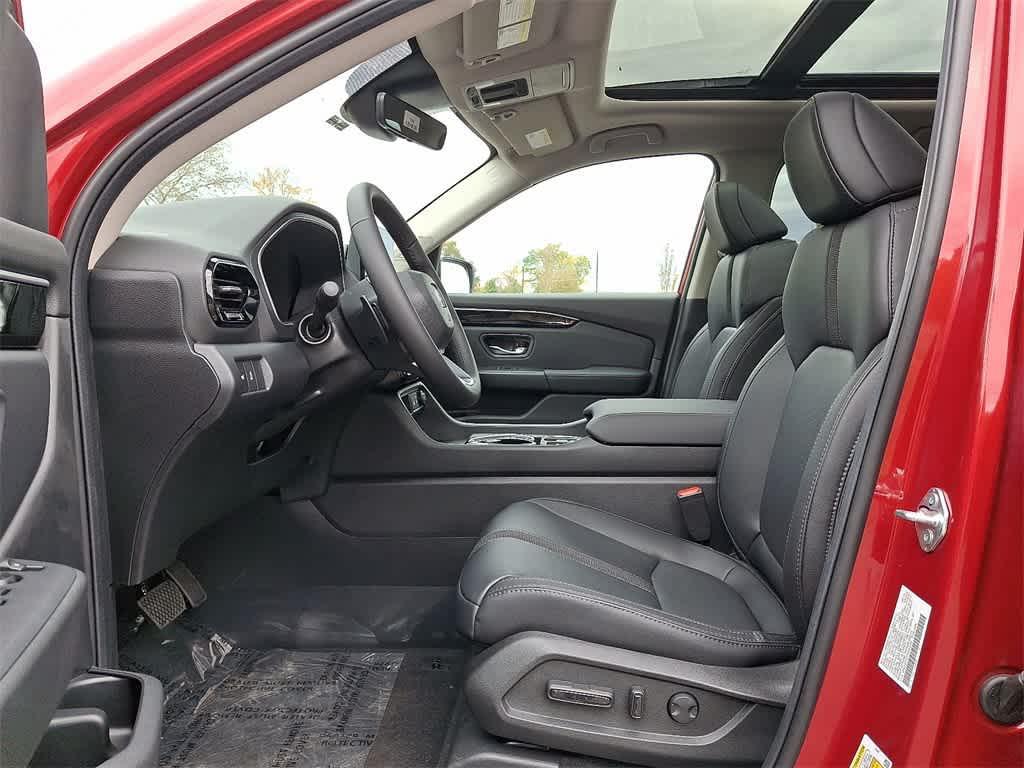 new 2025 Honda Pilot car, priced at $52,180