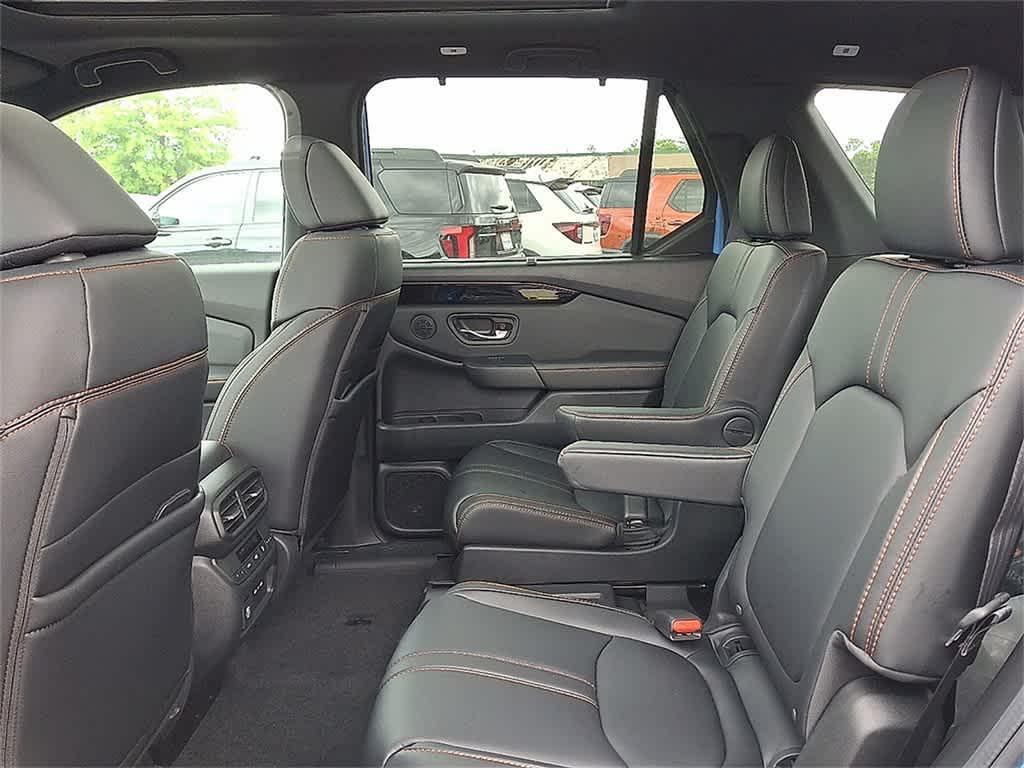 new 2025 Honda Pilot car, priced at $51,375