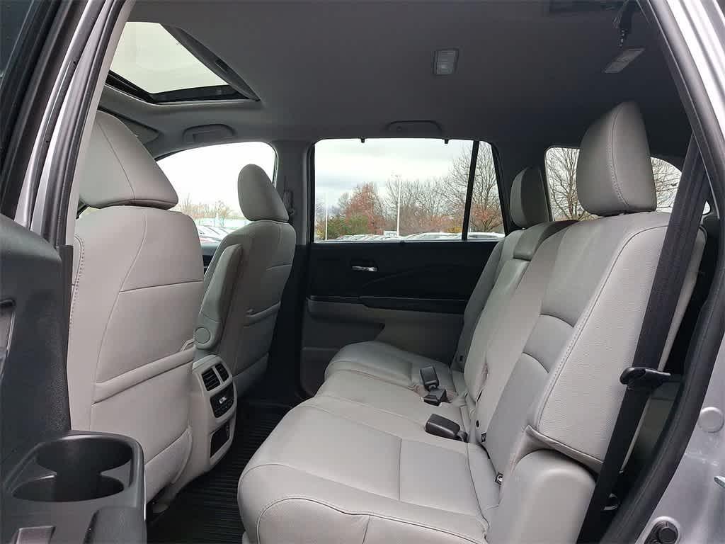 used 2022 Honda Pilot car, priced at $27,299