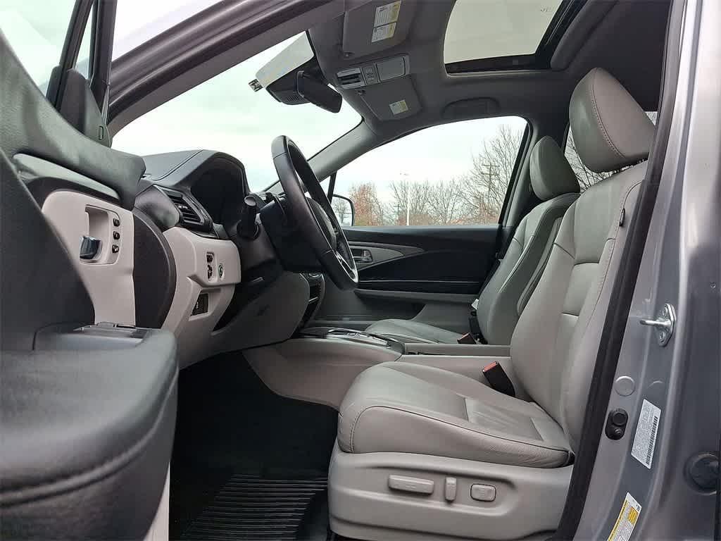 used 2022 Honda Pilot car, priced at $27,299
