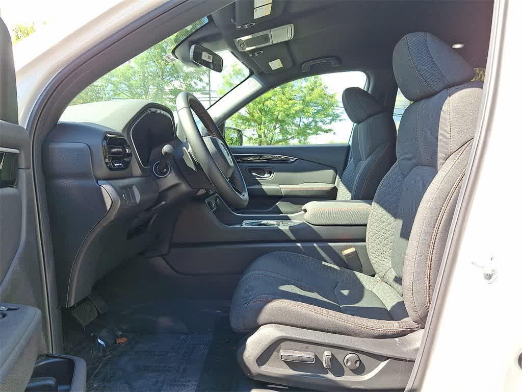 new 2025 Honda Pilot car, priced at $44,250