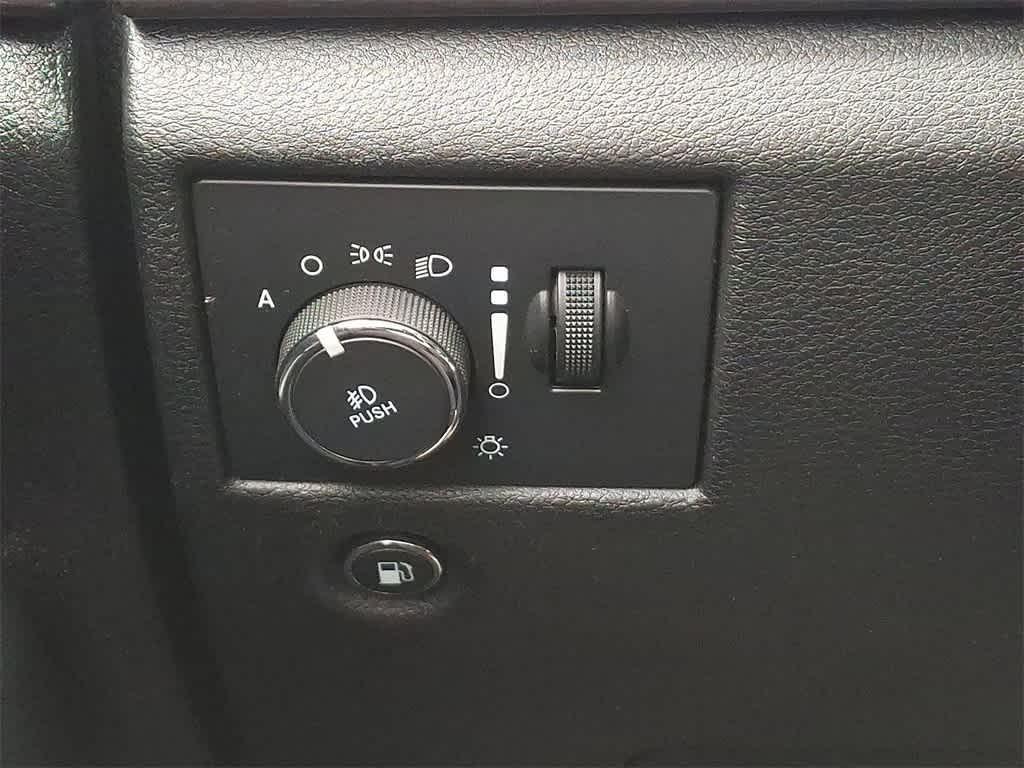 used 2015 Jeep Grand Cherokee car, priced at $12,298