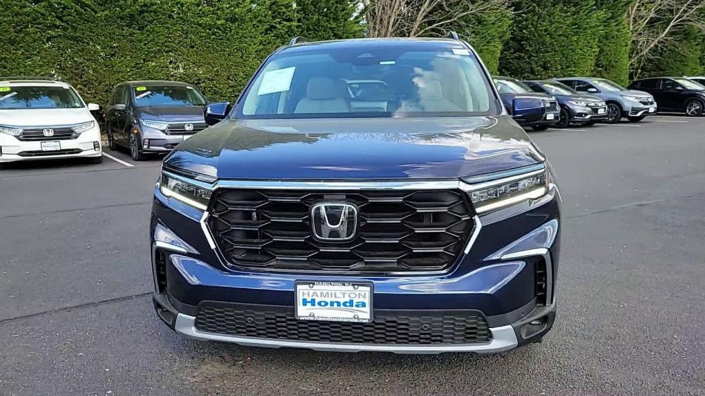 new 2025 Honda Pilot car, priced at $50,695