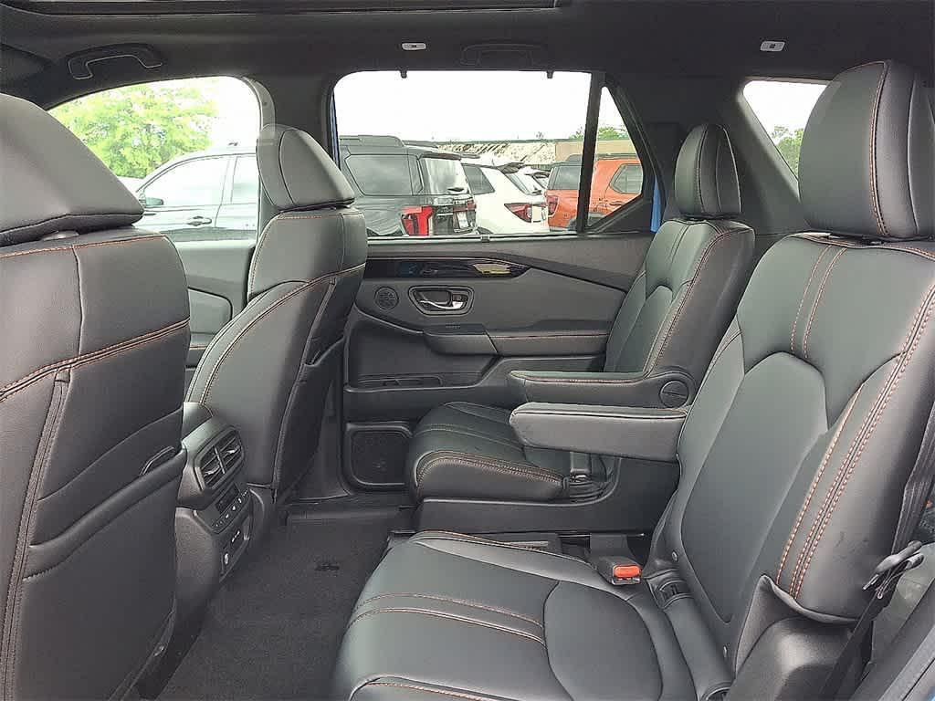 new 2025 Honda Pilot car, priced at $49,830