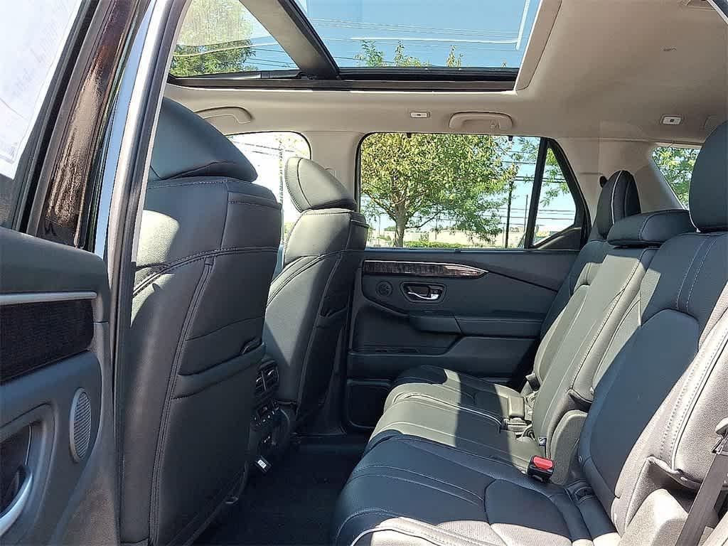 new 2025 Honda Pilot car, priced at $52,575