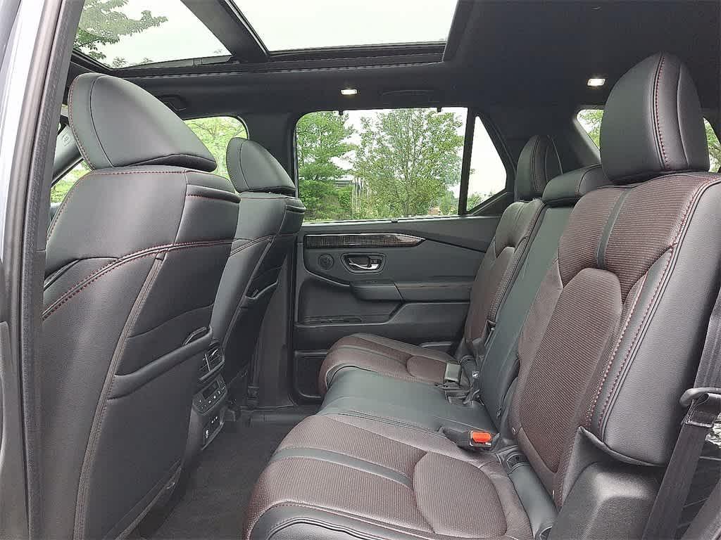 new 2025 Honda Pilot car, priced at $54,075