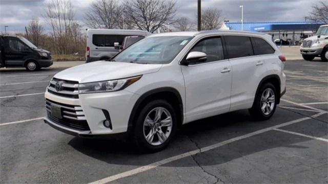 used 2018 Toyota Highlander car, priced at $25,981