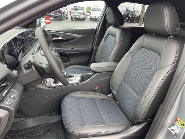 new 2025 Buick Envista car, priced at $27,300