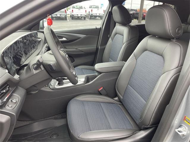 new 2025 Buick Envista car, priced at $27,300