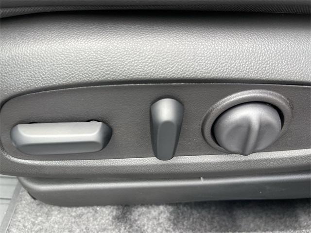new 2025 Buick Envista car, priced at $29,495