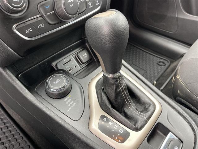 used 2015 Jeep Cherokee car, priced at $8,990