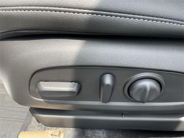 new 2025 Buick Envista car, priced at $27,425