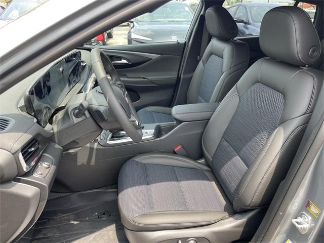 new 2025 Buick Envista car, priced at $27,425