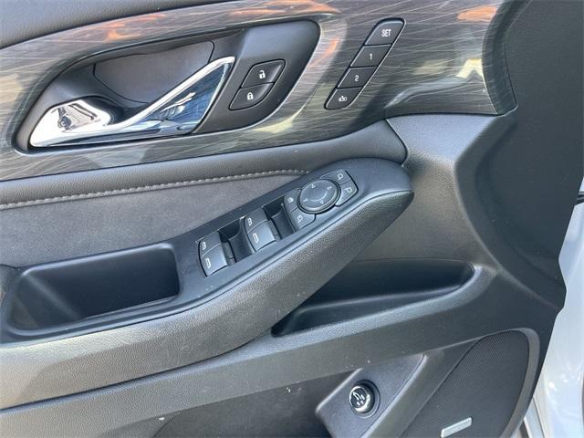 used 2022 Chevrolet Traverse car, priced at $27,990