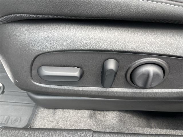 new 2025 Buick Envista car, priced at $26,930