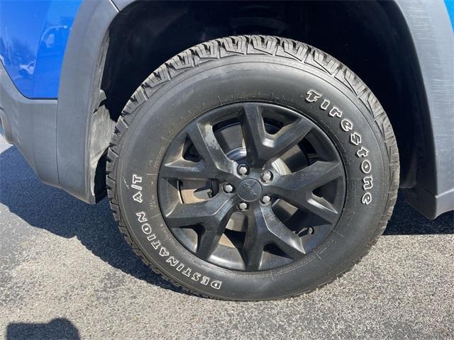 used 2017 Jeep Cherokee car, priced at $8,990