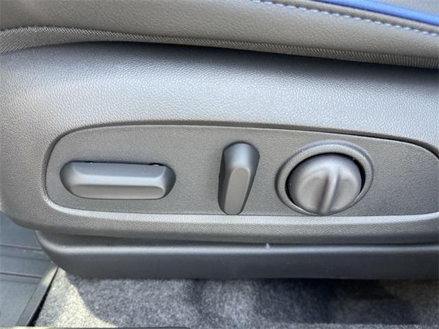 new 2025 Buick Envista car, priced at $28,025