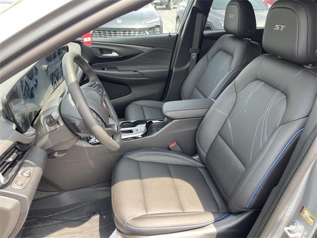 new 2025 Buick Envista car, priced at $29,495
