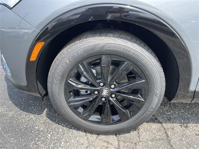 new 2025 Buick Envista car, priced at $29,495