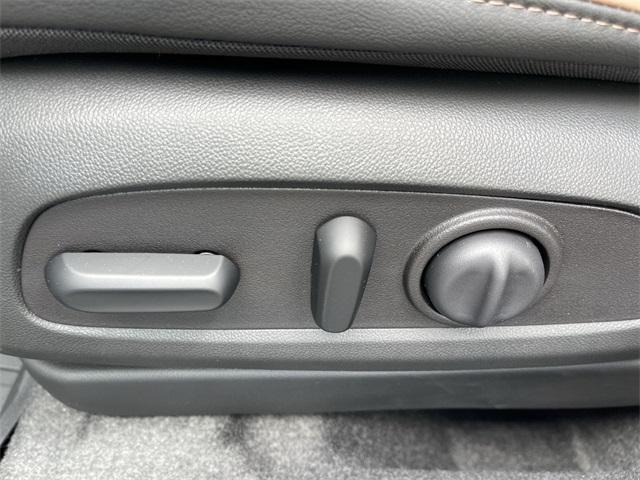 new 2025 Buick Envista car, priced at $31,610