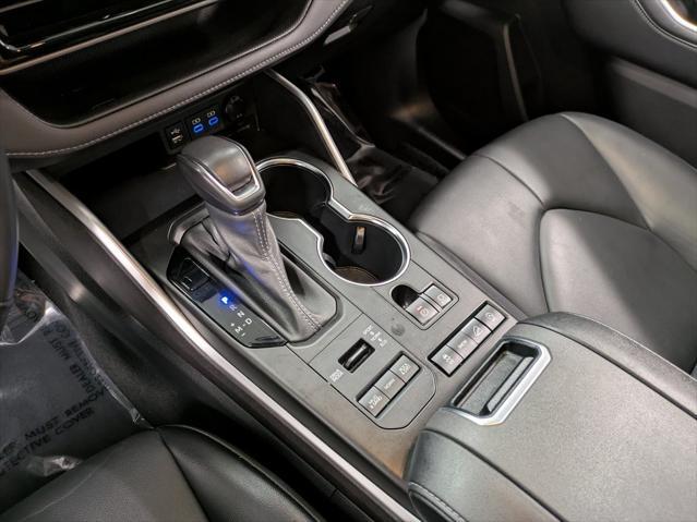 used 2022 Toyota Highlander car, priced at $37,821