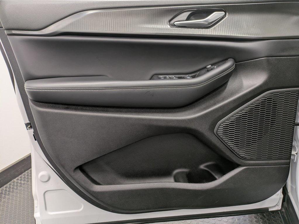 used 2023 Jeep Grand Cherokee car, priced at $31,387