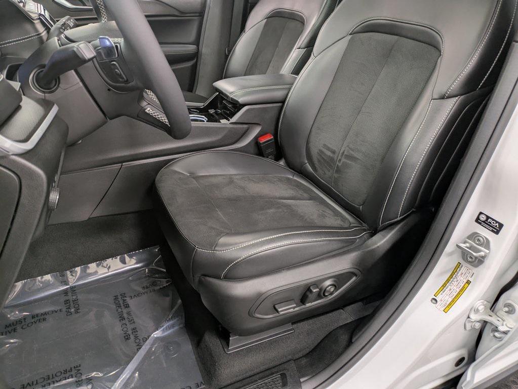 used 2023 Jeep Grand Cherokee car, priced at $31,387