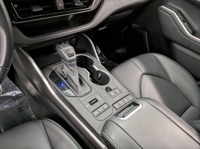 used 2022 Toyota Highlander car, priced at $39,882