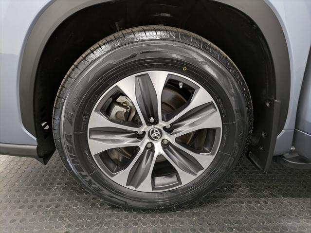 used 2022 Toyota Highlander car, priced at $39,882