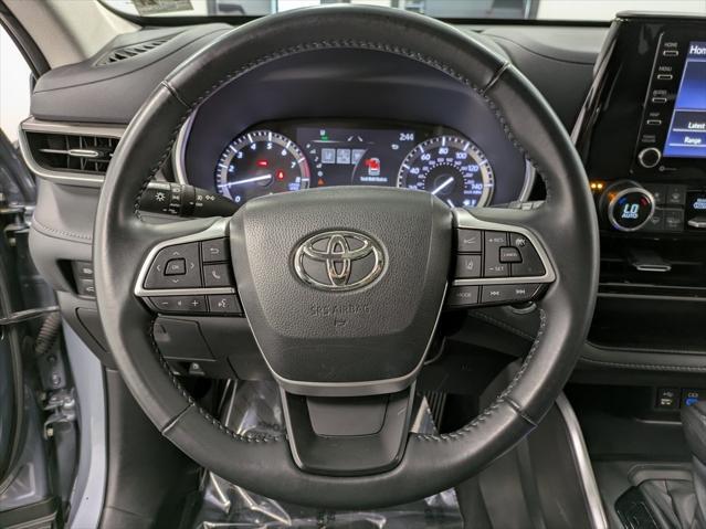 used 2022 Toyota Highlander car, priced at $39,882