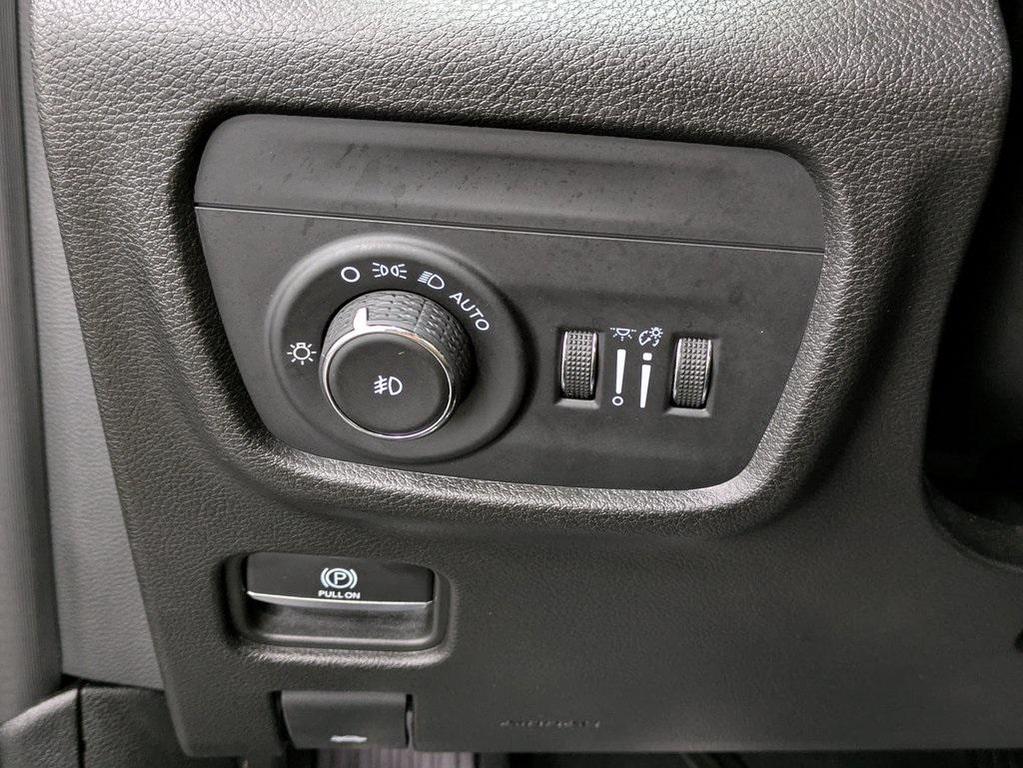 used 2022 Jeep Grand Cherokee car, priced at $29,339