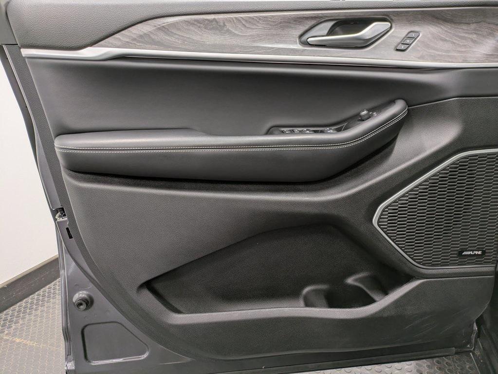 used 2022 Jeep Grand Cherokee car, priced at $29,339