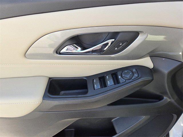 used 2023 Chevrolet Traverse car, priced at $29,900