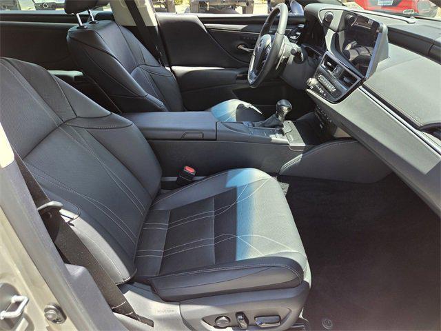 used 2022 Lexus ES 300h car, priced at $35,900