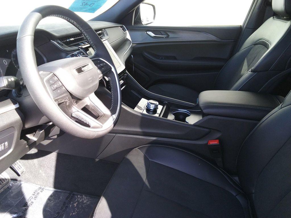 new 2025 Jeep Grand Cherokee L car, priced at $45,977