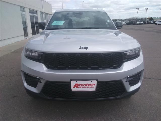 new 2025 Jeep Grand Cherokee car, priced at $46,477