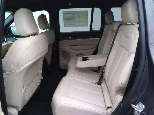new 2025 Jeep Grand Cherokee car, priced at $43,977