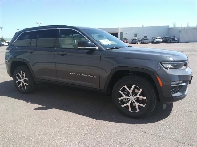 new 2025 Jeep Grand Cherokee car, priced at $43,977