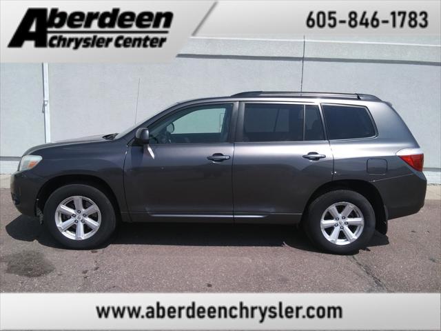 used 2009 Toyota Highlander car, priced at $9,999