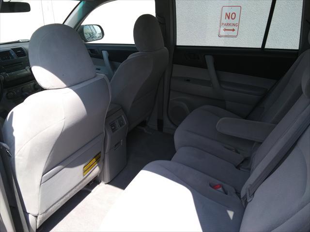 used 2009 Toyota Highlander car, priced at $9,999