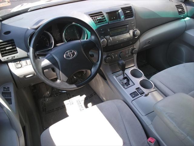 used 2009 Toyota Highlander car, priced at $9,999