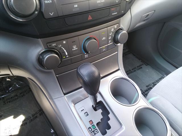 used 2009 Toyota Highlander car, priced at $9,999