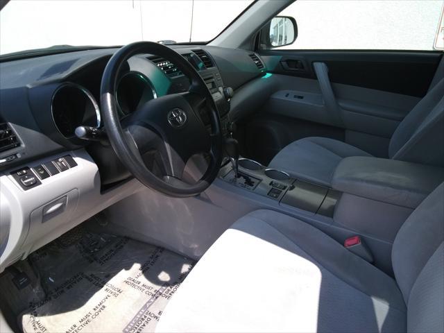 used 2009 Toyota Highlander car, priced at $9,999
