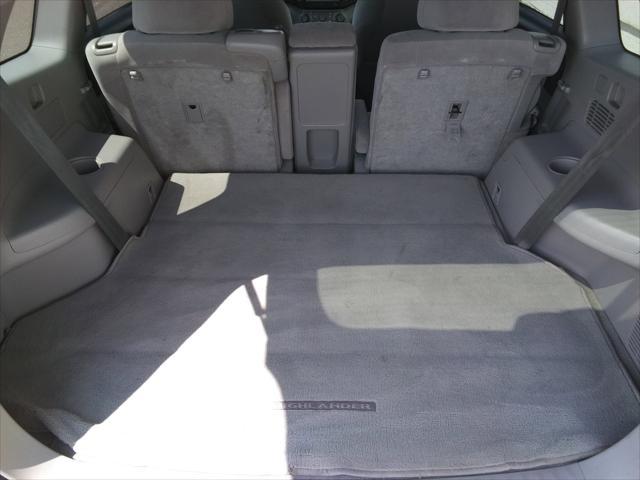 used 2009 Toyota Highlander car, priced at $9,999