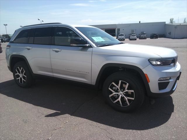 new 2025 Jeep Grand Cherokee car, priced at $43,977