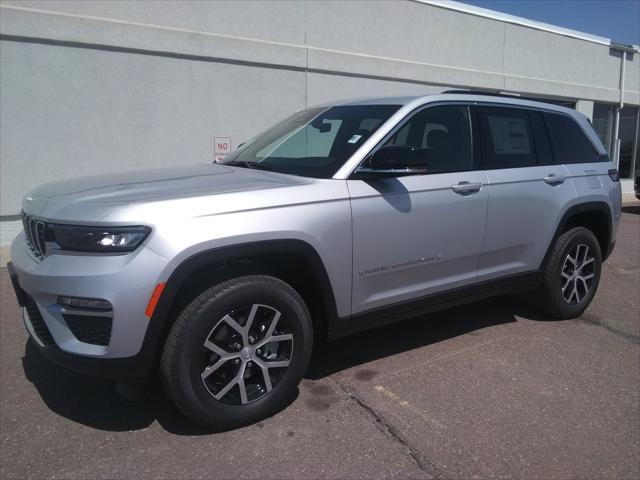 new 2025 Jeep Grand Cherokee car, priced at $43,977