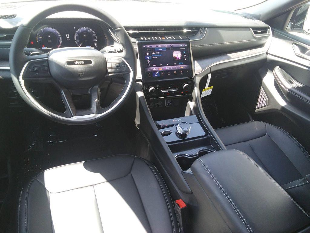 new 2025 Jeep Grand Cherokee car, priced at $43,977