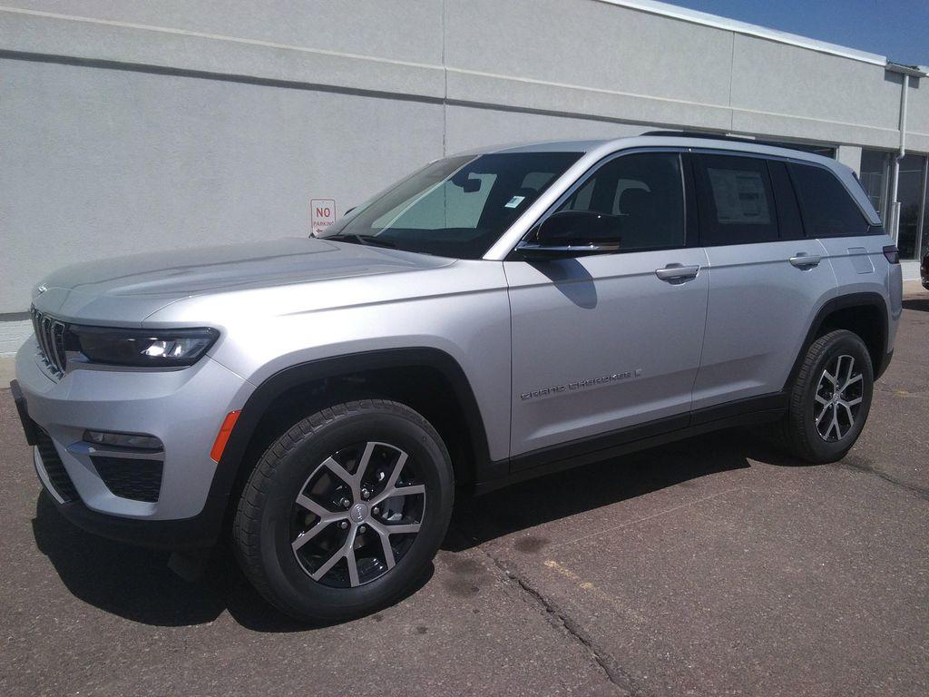 new 2025 Jeep Grand Cherokee car, priced at $43,977